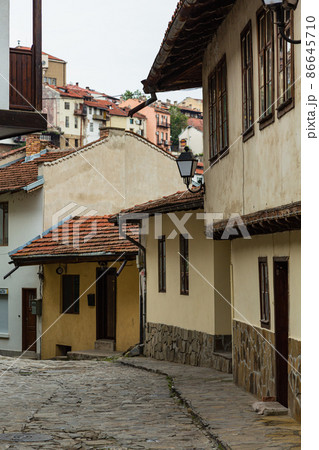 ブルガリア　ヴェリコ・タルノヴォの旧市街の路地 86645710