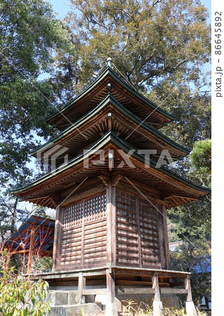 日田市　岳林寺の三重塔 86645892