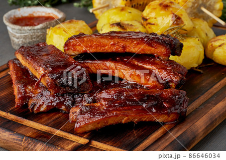 Spicy barbecue pork ribs and crushed smashed potatoes. Slow cooking recipe 86646034