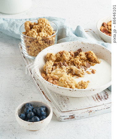 Granola. Breakfast, healthy diet food with oat flakes 86646101