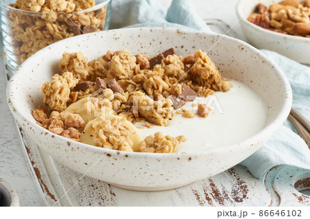 Yogurt with Granola. Breakfast, healthy diet food. Side view, close up 86646102