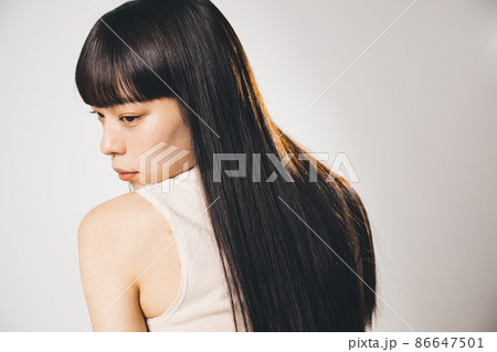 20代女性のヘアケア・ナチュラルビューティイメージ 86647501