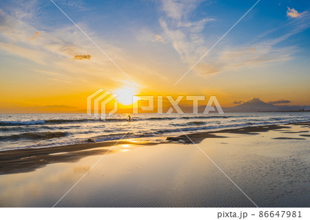 海に沈む夕陽 86647981