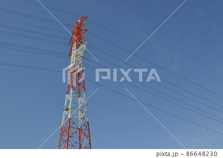 青空に建つ鉄塔 86648230