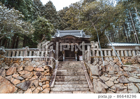 神社　日本らしい風景　雪景色 86648296