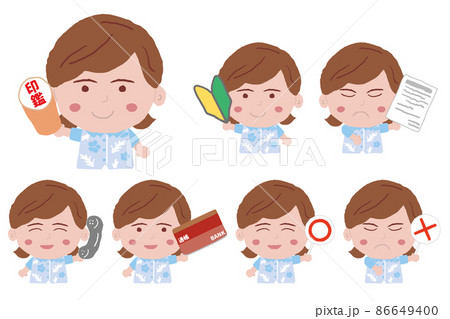 いろいろなポーズをする沖縄のかりゆしウェアを着た若い女性 86649400