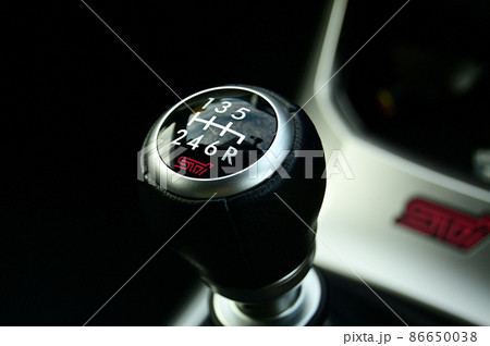 スポーツカーのマニュアルのシフトレバー 86650038