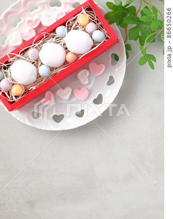 マシュマロとキャンディー｜バレンタインデー・ホワイトデー（縦構図） 86650266