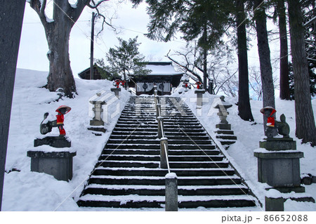 稲荷神社・冬の鶴ヶ城（福島県・会津若松市） 86652088
