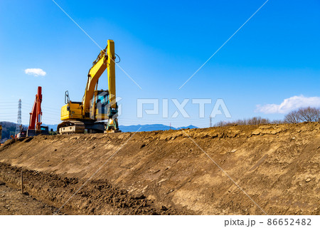 河川敷の築堤工事 治水対策の堤防整備　都幾川 2022.02　d-2 高彩度 86652482