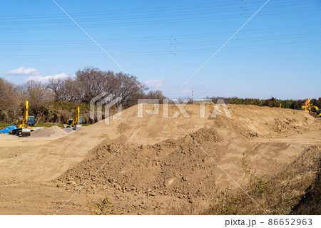 河川敷の築堤工事 治水対策の堤防整備　都幾川 2022.02　f-1 86652963