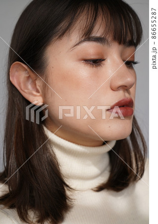 シンプルなタートルネックの女性 シンプルなタートルネックの女性 86655287