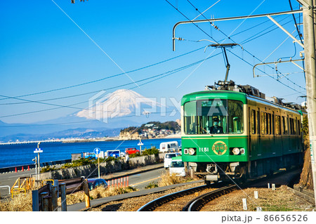 江ノ電と富士山 86656526