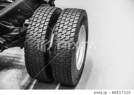 Car Truck Tire dual wheel Leaf Springs with Chassis Body 86657320