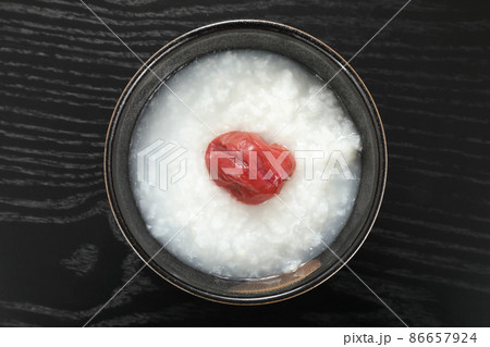 梅干しとお粥 86657924