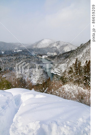冬の只見線・第一只見川橋梁（福島県・三島町） 86659209