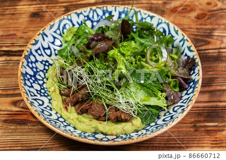 salad mix with avocado and cucumber, with balsamic dressing 86660712