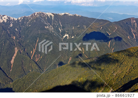 南アルプス・北岳山頂から見る午後の鳳凰山 南アルプス・北岳山頂から見る午後の鳳凰山 86661927
