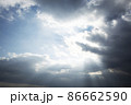 雲間からの光 86662590