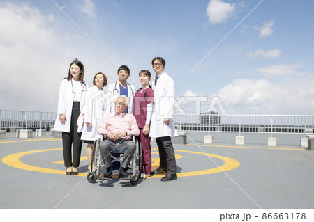 医療従事者と患者 医療従事者と患者 86663178