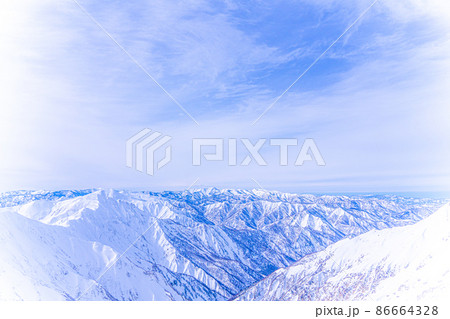 冬の山岳風景　イラスト風 86664328