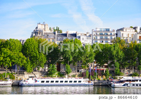 パリのセーヌ川 86664610