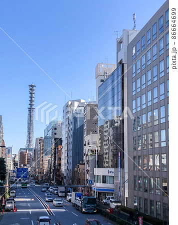 東京市ヶ谷・靖国通リの先にそびえる防衛省の無線鉄塔 東京市ヶ谷・靖国通リの先にそびえる防衛省の無線鉄塔 86664699