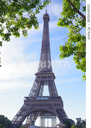 パリのエッフェル塔 86664800
