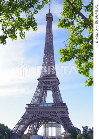パリのエッフェル塔 86664801