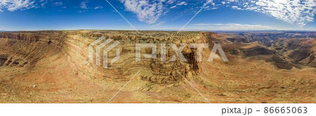 View over San Juan river canyon in Utah from Muley Point near Monument Valley with spectacular cloud formation 86665063