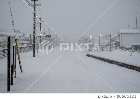 静まりかえった雪の竹田駅構内 静まりかえった雪の竹田駅構内 86665323