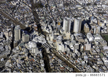 中央線の三鷹駅付近を空撮 86665571