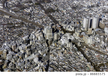 中央線の三鷹駅付近を空撮 86665575