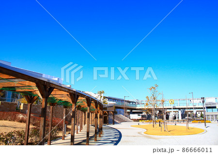 岡崎市、JR岡崎駅前広場の風景 86666011