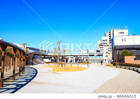 岡崎市、JR岡崎駅前広場の風景 86666015