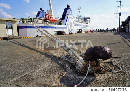 串木野新港に停留するフェリーニューこしき 86667258