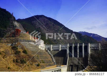 奈良　川上村　大滝ダム遠望 86668227