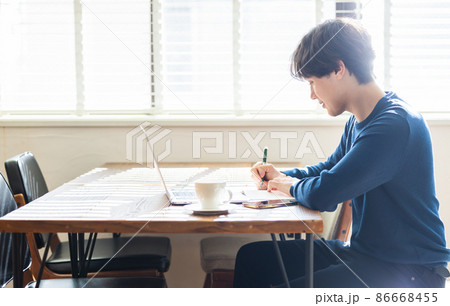 男性 テレワーク オンライン学習 男性 テレワーク オンライン学習 86668455