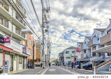 横浜の都市風景　JR菊名駅周辺 86668658