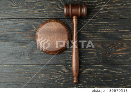 Judge gavel on rustic wooden background, top view 86670513
