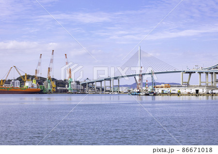 福岡市のランドマーク 美しい荒津大橋 86671018