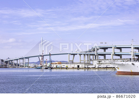 福岡市のランドマーク 美しい荒津大橋 86671020