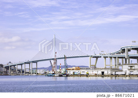 福岡市のランドマーク 美しい荒津大橋 86671021