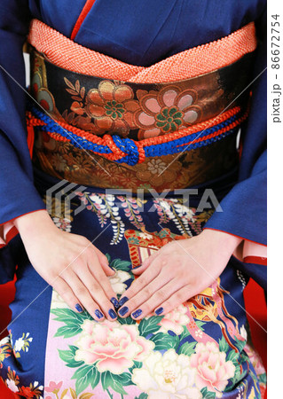 成人振袖、帯と帯締めの着付けイメージ 86672754