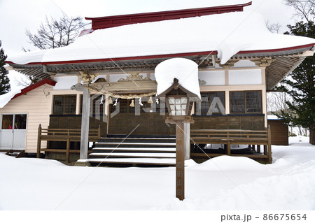 冬の北海道厚沢部町で赤沼神社境内の雪景色を撮影 86675654