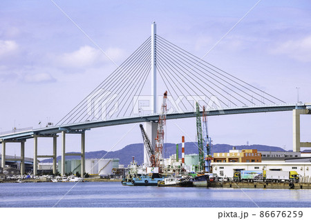 福岡市のランドマーク 美しい荒津大橋 86676259