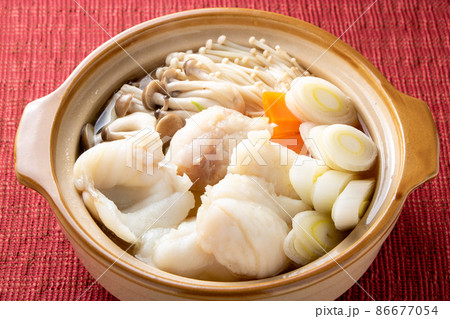 一人前用の小鍋に入れられた、ミシマオコゼの寄せ鍋。 一人前用の小鍋に入れられた、ミシマオコゼの寄せ鍋。 86677054