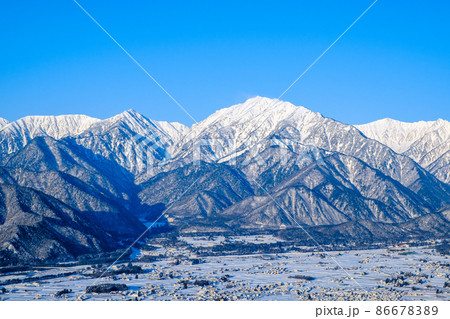 鷹狩山から望む冬の北葛岳・蓮華岳 86678389