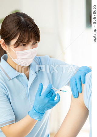 医療従事者同士でワクチン接種　練習 86678665