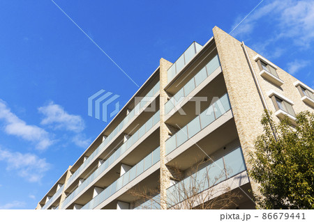 マンションの外観と爽やかな青空の風景_sky_b_29 マンションの外観と爽やかな青空の風景_sky_b_29 86679441